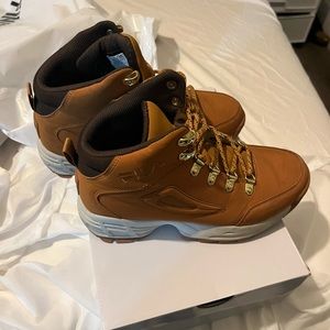 Fila boots worn used